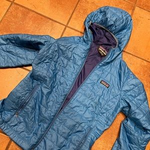 Women’s Patagonia thin puffer Jacket, size Medium